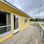 Leknes City Apartment Apartamento *