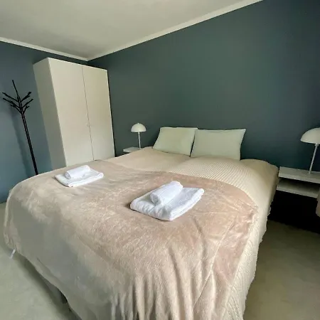 Leknes City Apartment アパート レクネス