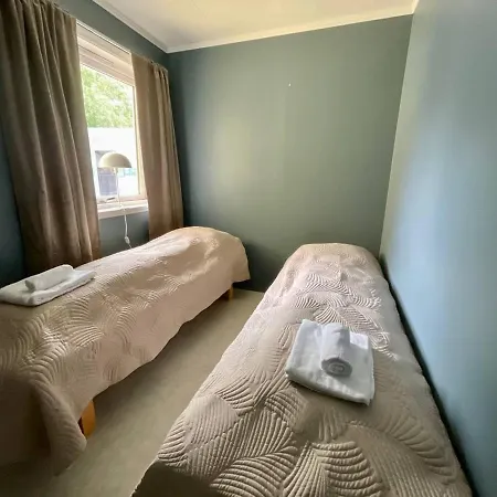 Leknes City Apartment アパート