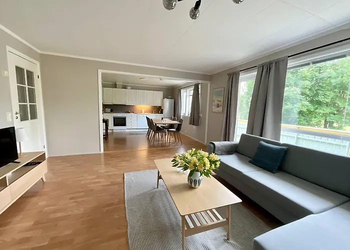 Leknes City Apartment 레크네스